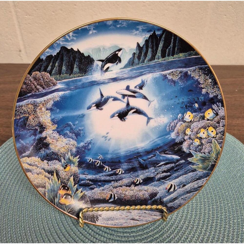 Sunlit Glow Collector Plate by Robert Lyn Nelson - Underwater Paradise